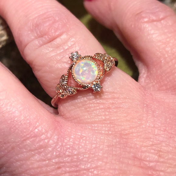 Rose gold Opal Ring - Picture 2 of 5